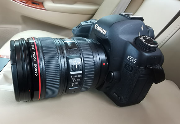 一台佳能EOS 5D Mark II单反相机