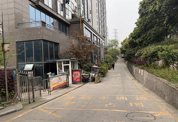 长江现代城4个车位第一次拍卖